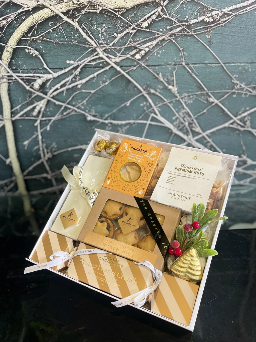 White Gold Christmas-Local NZ Florist -The Wild Rose | Nationwide delivery, Free for orders over $100 | Flower Delivery Auckland