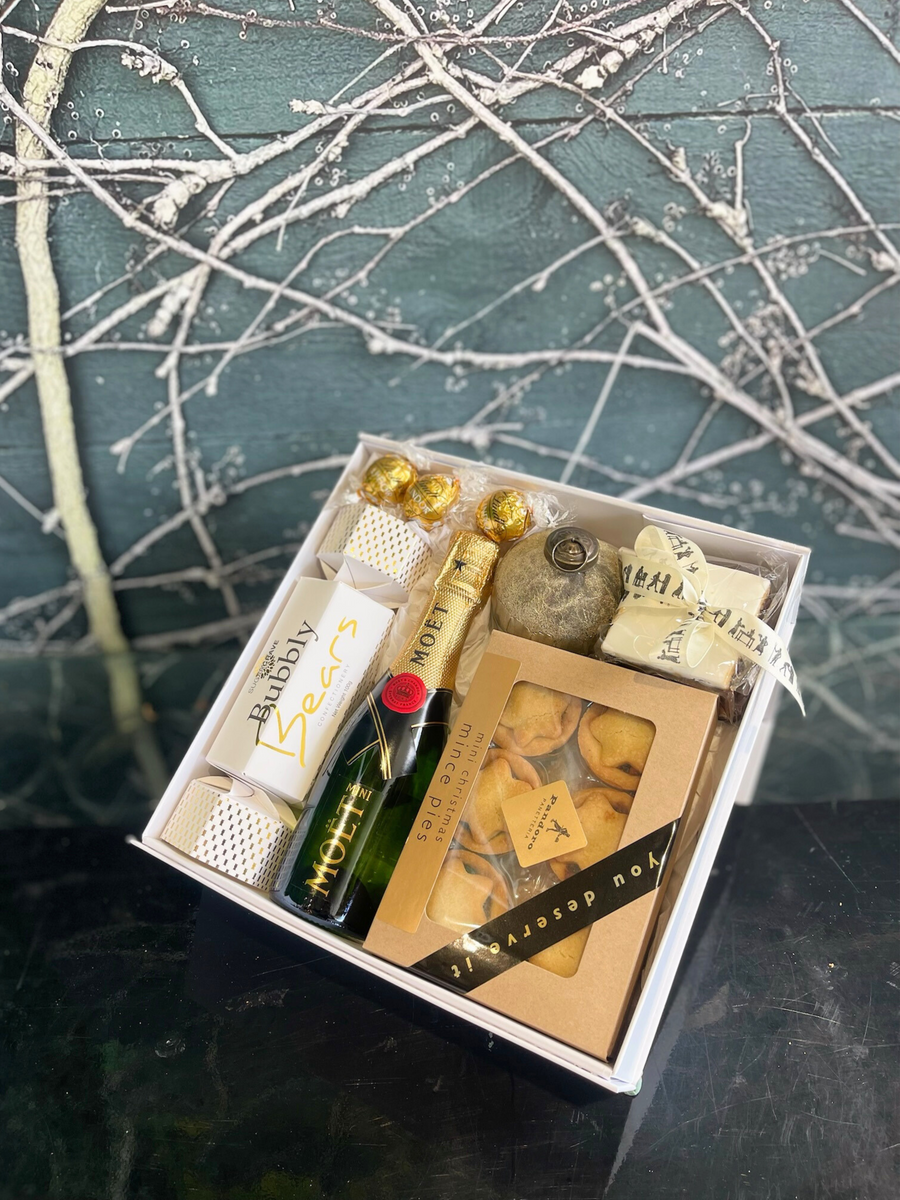 Magic of Christmas Gift Box-Local NZ Florist -The Wild Rose | Nationwide delivery, Free for orders over $100 | Flower Delivery Auckland