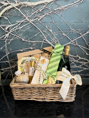 The Ultimate Christmas Gift Hamper (TO CHECK PRICE?)-Local NZ Florist -The Wild Rose | Nationwide delivery, Free for orders over $100 | Flower Delivery Auckland