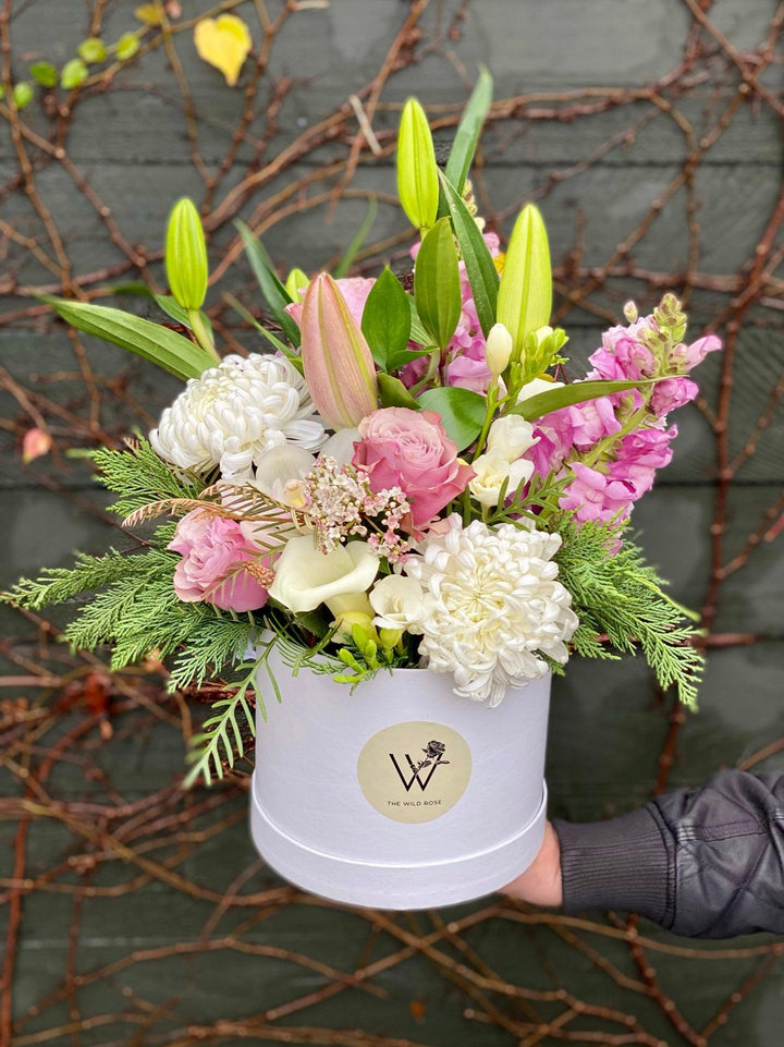 Blush Hat Box | This beautiful hat box is overflowing with beautiful soft pink roses & seasonal flowers in soft blush tones. Free 7 day Auckland Flower Delivery