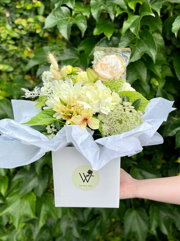 Christmas Posies with Cookie-Local NZ Florist -The Wild Rose | Nationwide delivery, Free for orders over $100 | Flower Delivery Auckland