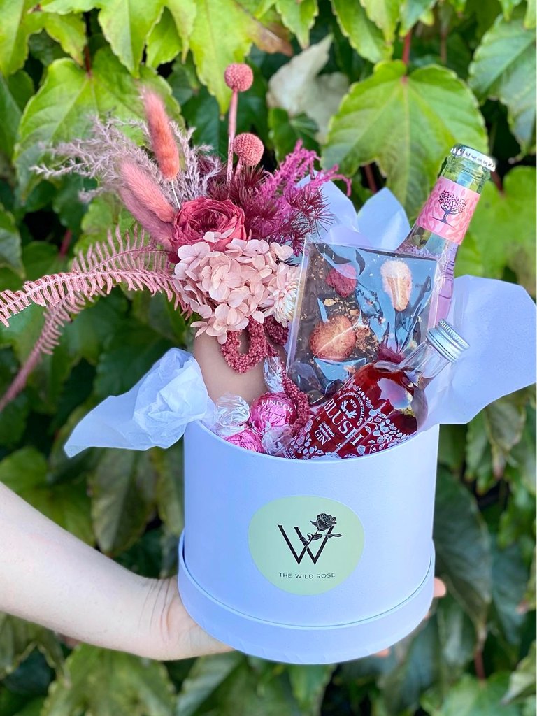 Blush & Bloom Hatbox-Local NZ Florist -The Wild Rose | Nationwide delivery, Free for orders over $100 | Flower Delivery Auckland